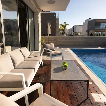 Paradise Sea View Villa Klorakas